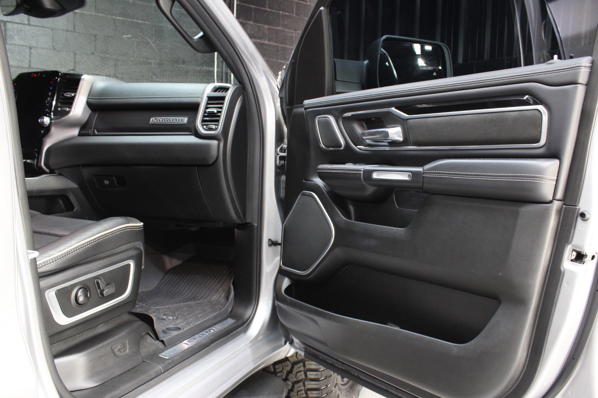 Used 2022 RAM 1500 Laramie image 34