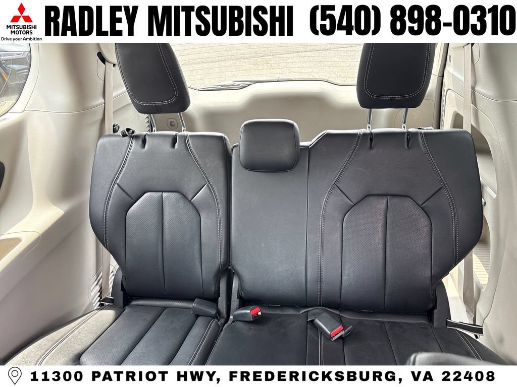 Used 2022 Chrysler Pacifica Touring-L FWD image 13