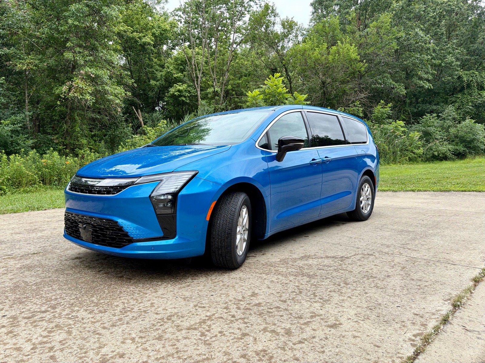 New 2027 Chrysler Pacifica Select FWD image 5