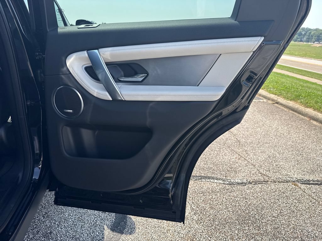 New 2026 Land Rover Discovery Sport Landmark AWD/4WD image 17