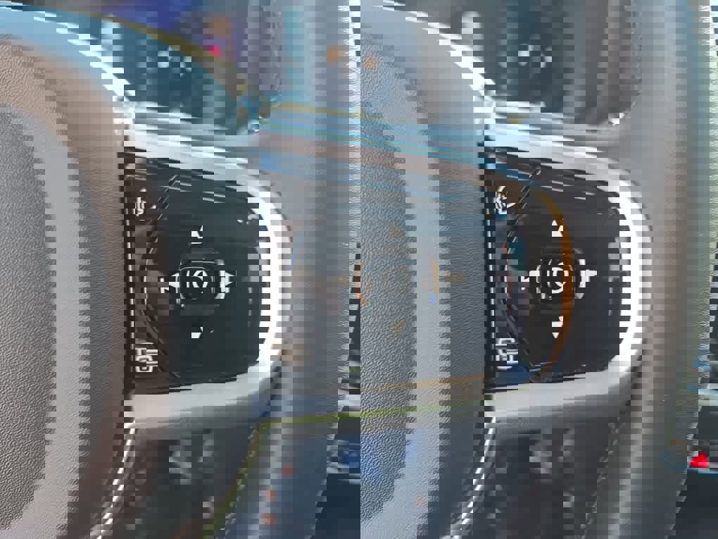 Used 2025 Volvo V60 B5 Cross Country Ultra w/ Climate Package image 24