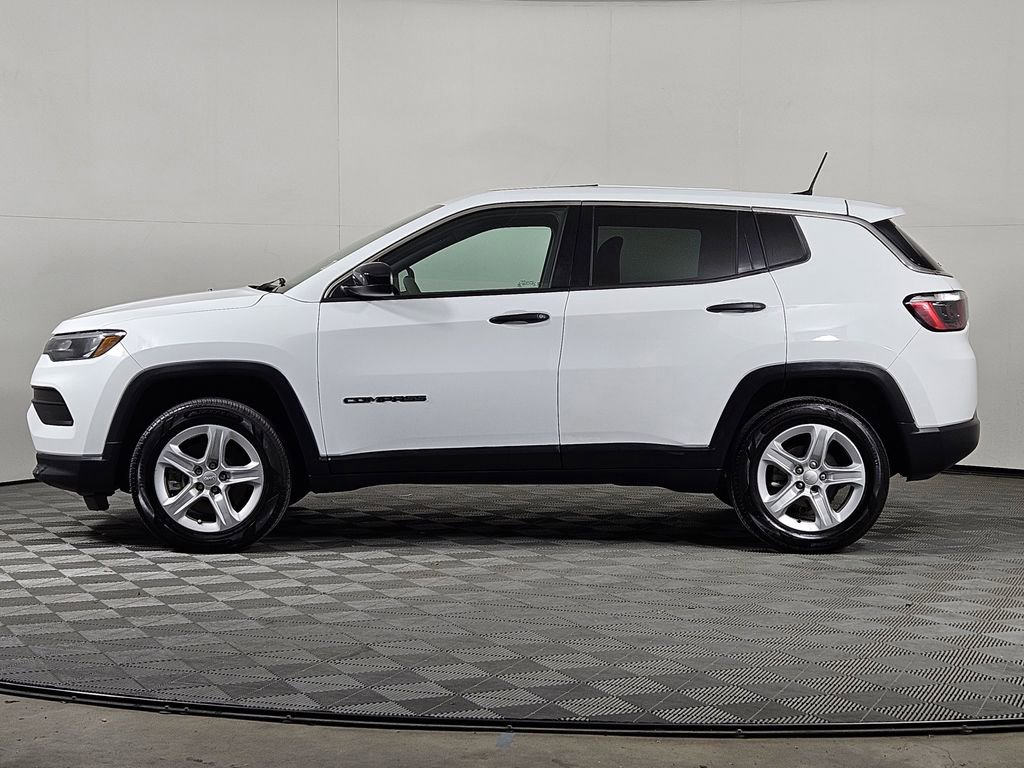 Used 2023 Jeep Compass Sport AWD/4WD image 2
