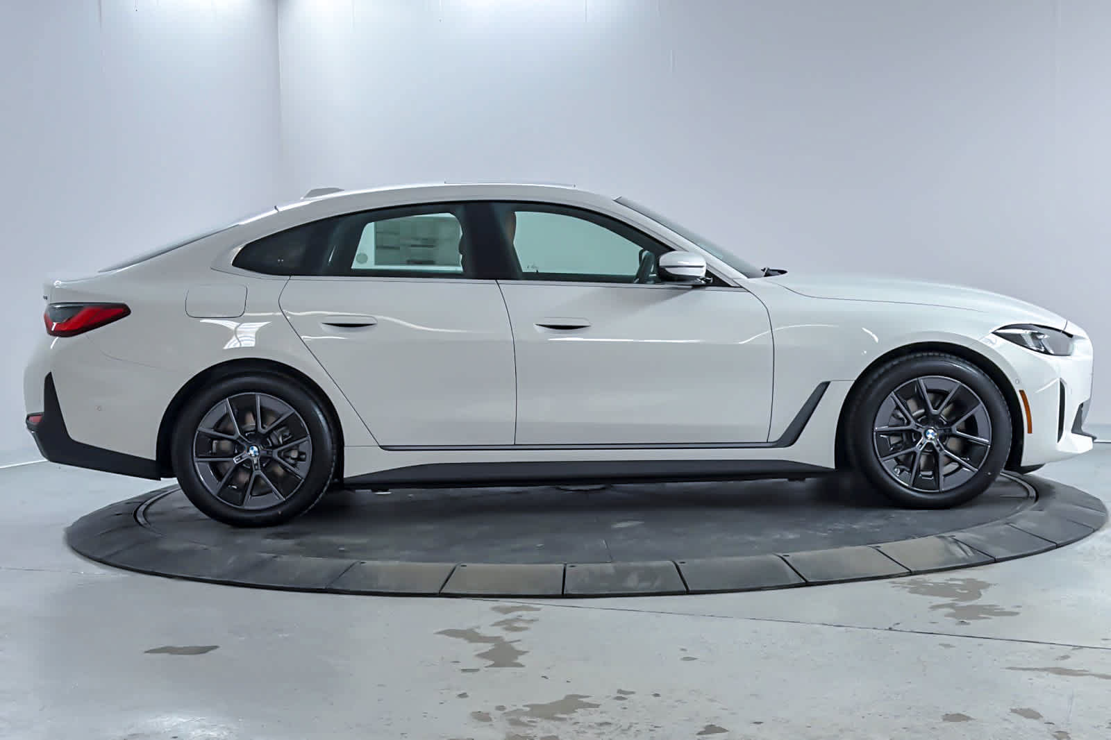 New 2026 BMW i4 eDrive40 w/ Parking Assistance Package RWD image 8