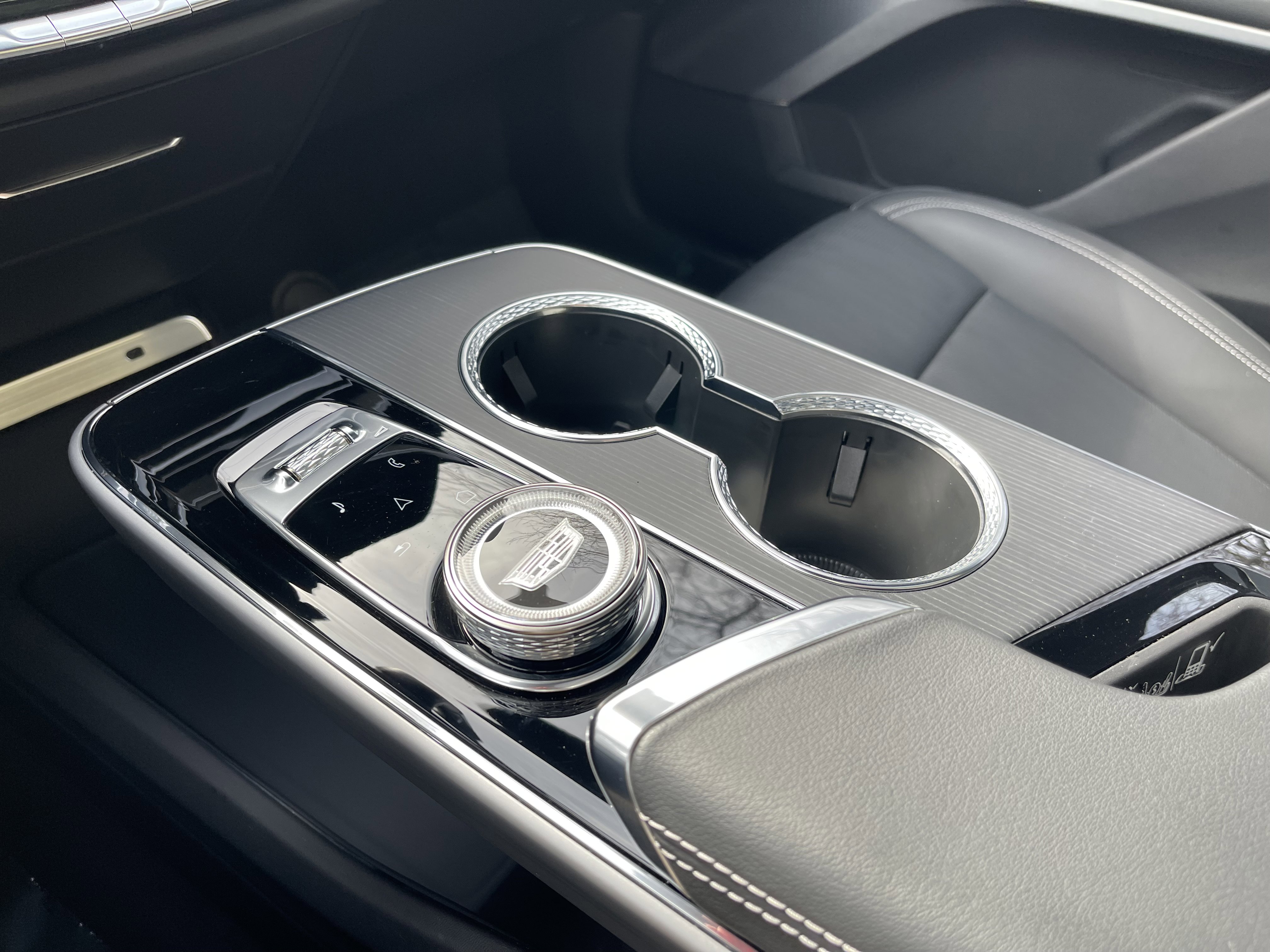 Used 2025 Cadillac Lyriq Luxury image 16