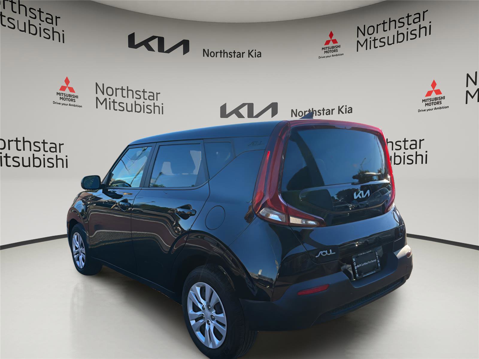Used 2022 Kia Soul LX FWD image 2