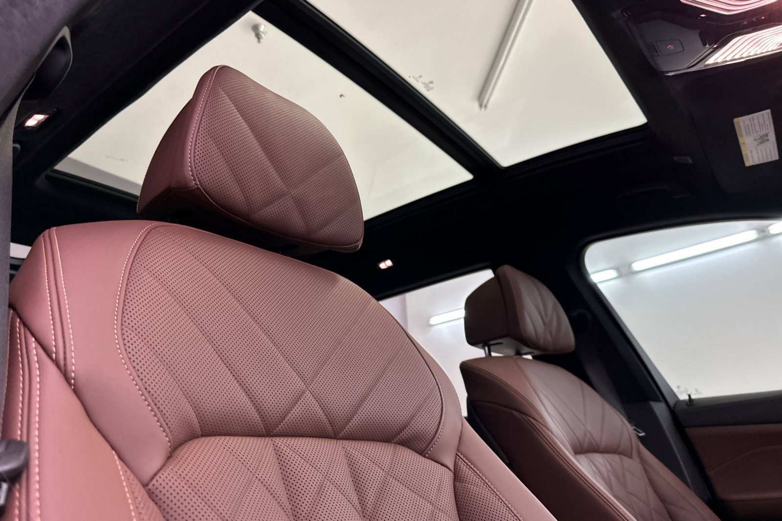 Used 2024 BMW X7 xDrive40i w/ M Sport Package image 27