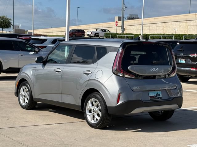Used 2024 Kia Soul LX w/ Option Group 015 FWD image 3