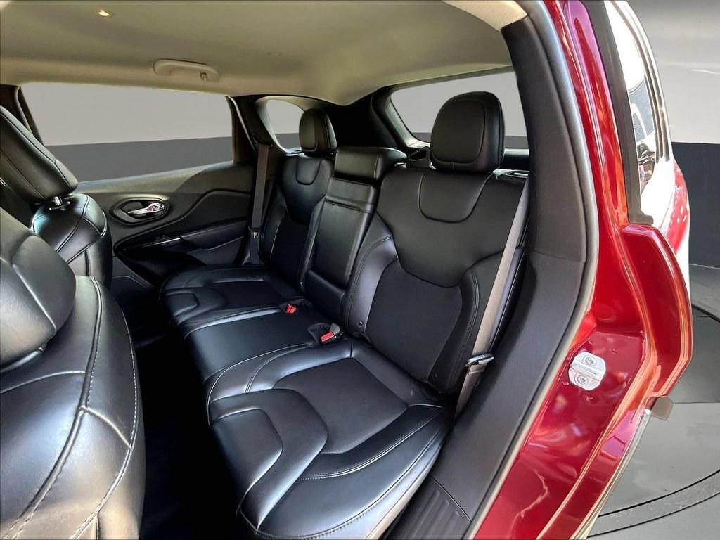 Used 2019 Jeep Cherokee Latitude Plus AWD/4WD image 26