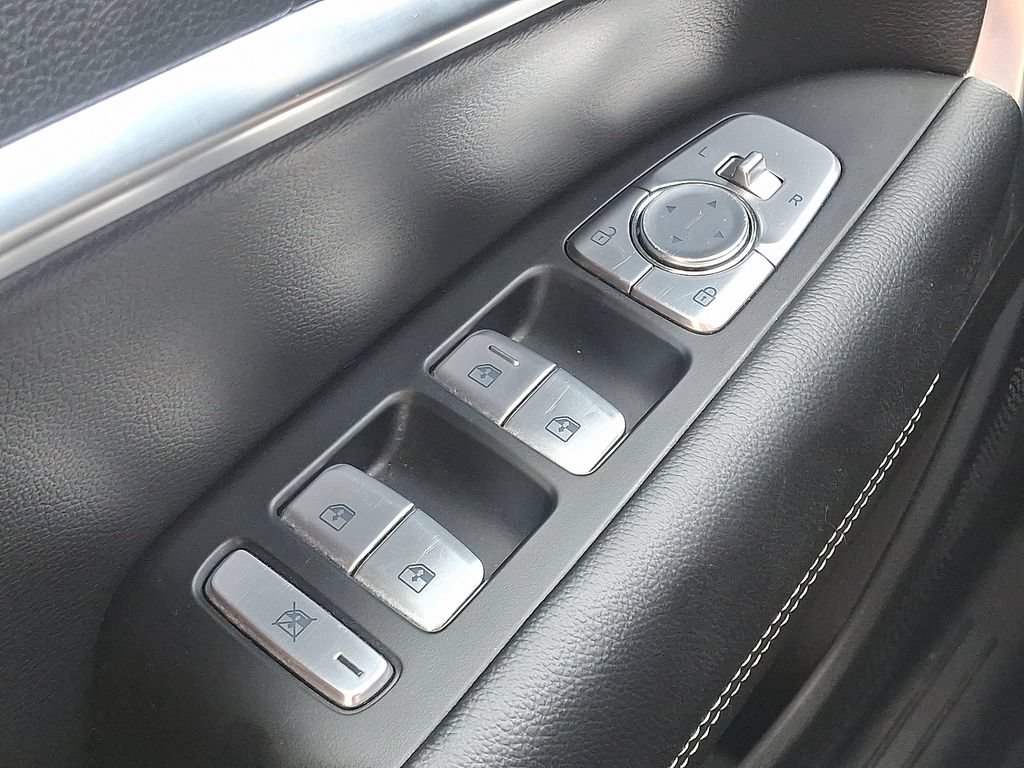 Used 2025 Genesis G70 2.5T RWD image 24