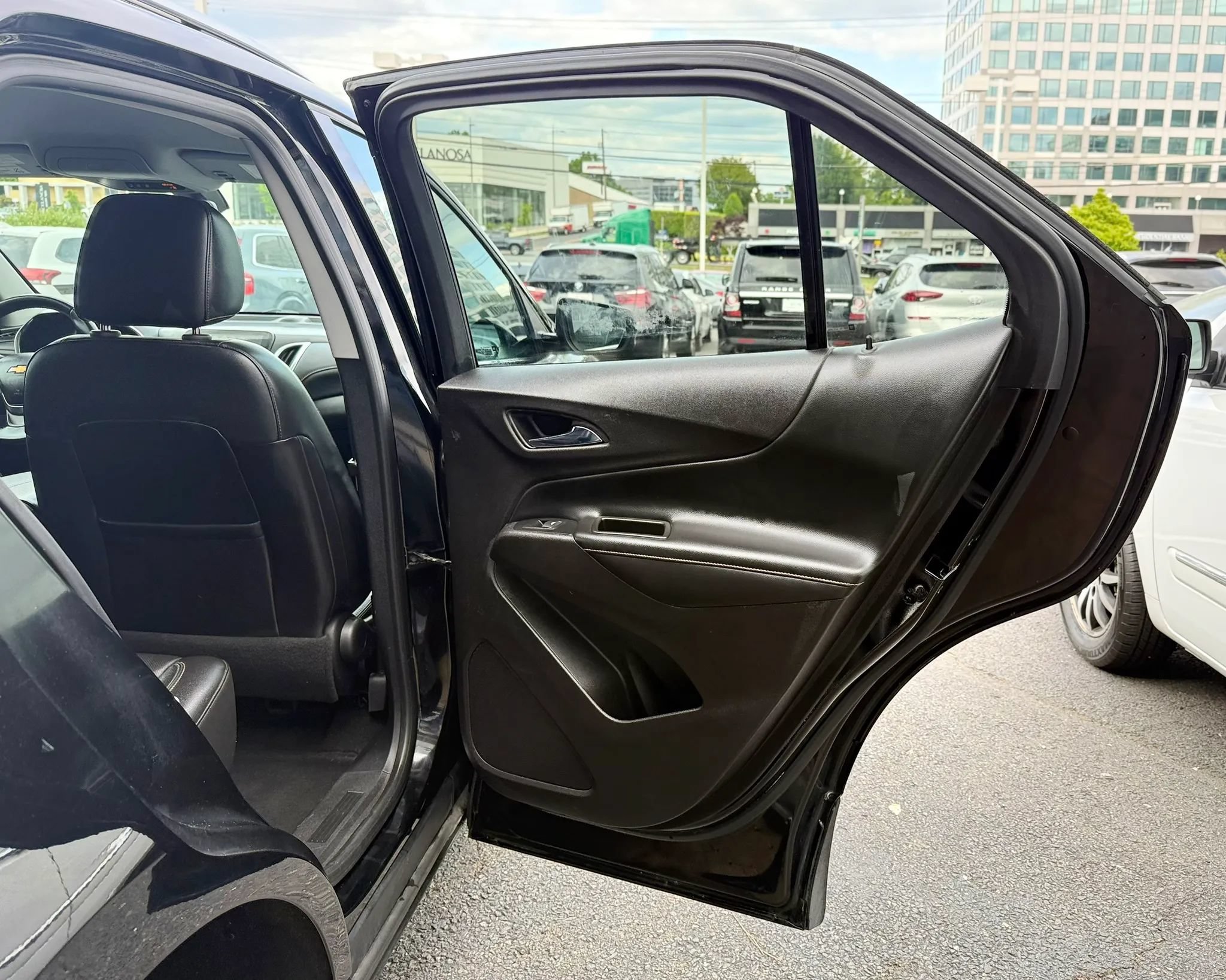Used 2018 Chevrolet Equinox Premier AWD/4WD image 32