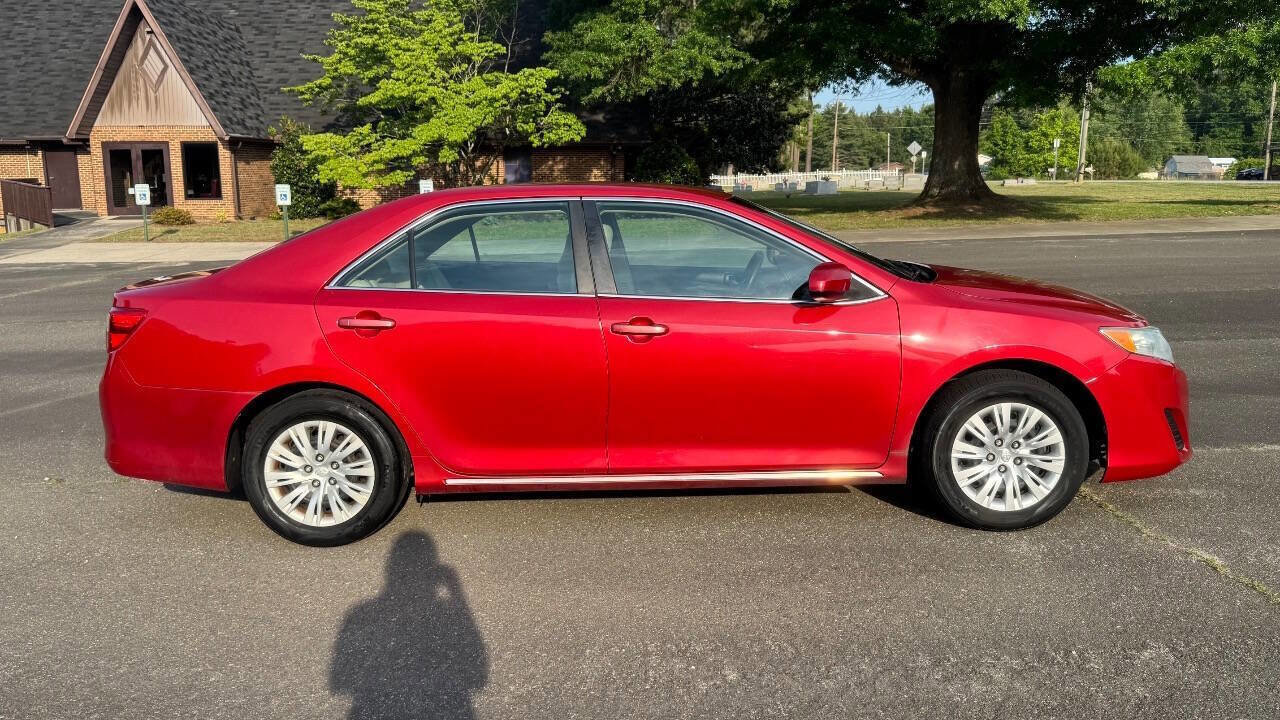 Used 2012 Toyota Camry LE FWD image 9