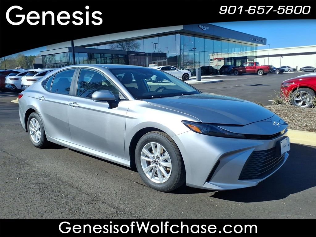 Used 2025 Toyota Camry LE image 7