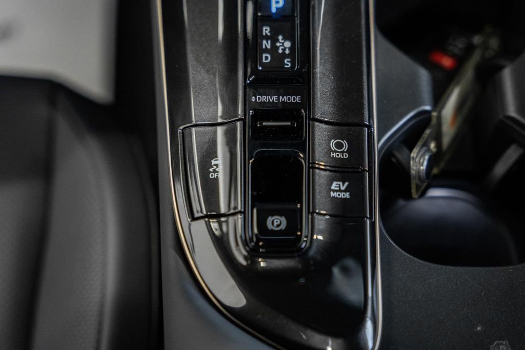 New 2025 Toyota Crown Signia image 28