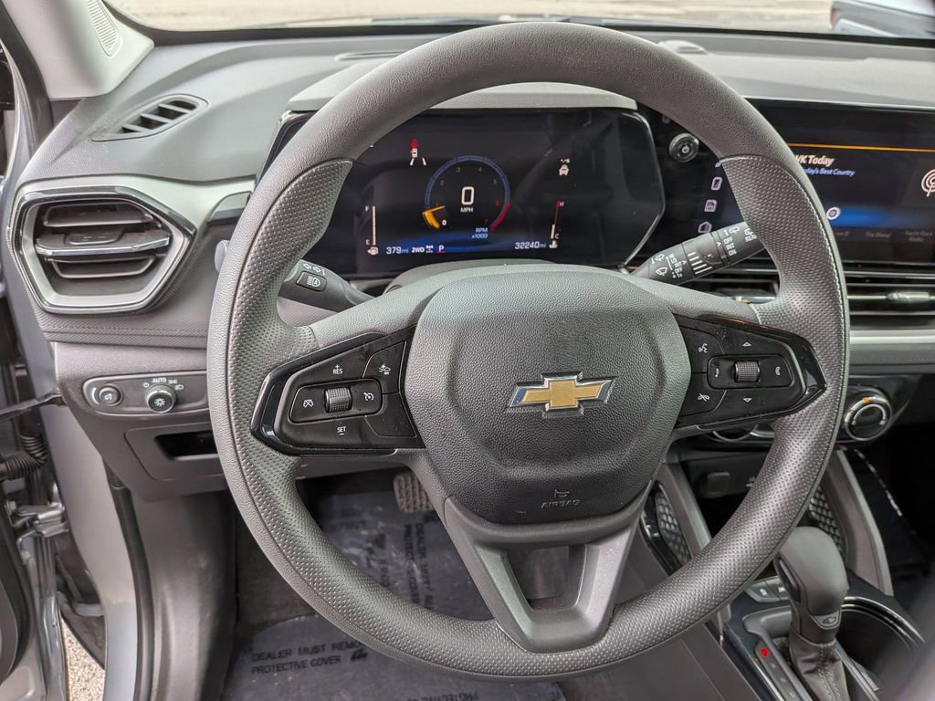 Used 2025 Chevrolet TrailBlazer LT AWD/4WD image 18