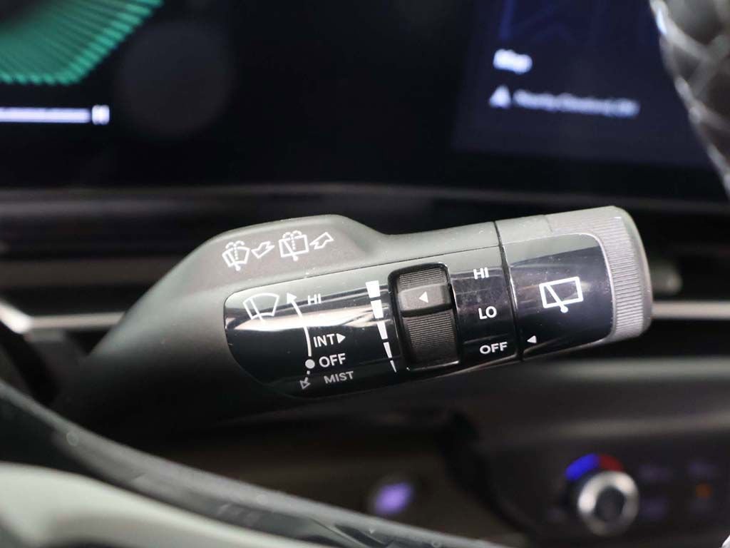 Used 2025 Kia Carnival FWD image 41