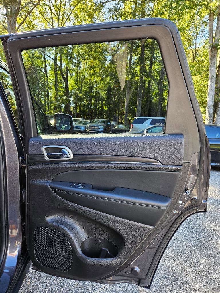 Used 2021 Jeep Grand Cherokee Limited w/ Luxury Group II image 25