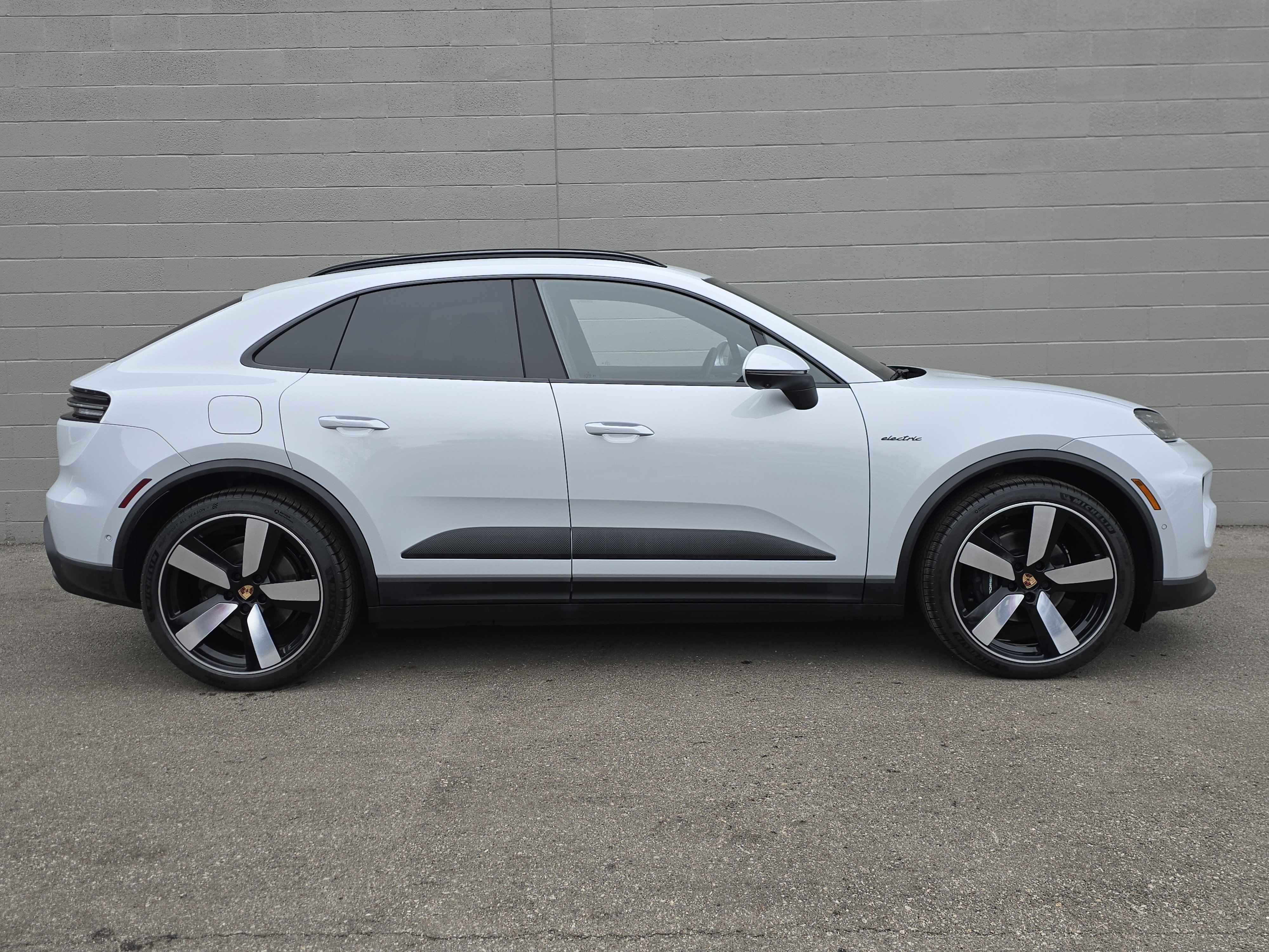 New 2026 Porsche Macan 4 Electric AWD/4WD image 10