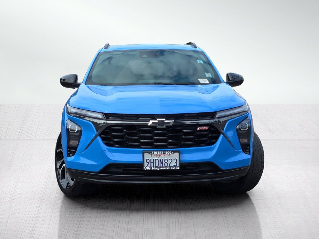Used 2024 Chevrolet Trax RS w/ Sunroof Package FWD image 3