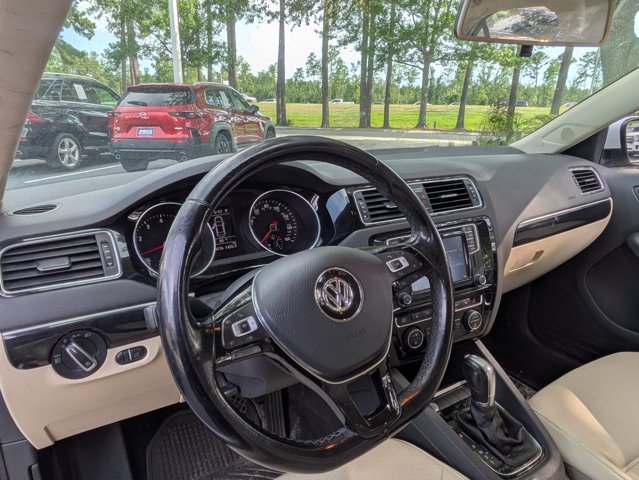 Used 2017 Volkswagen Jetta SEL FWD image 10