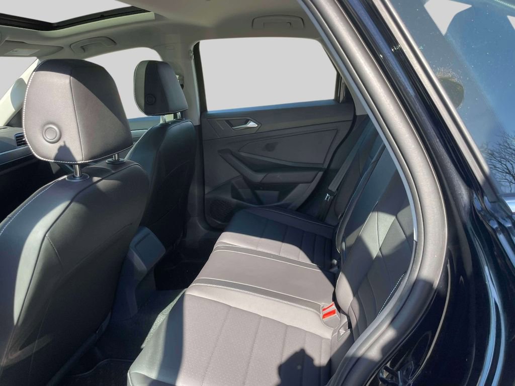 Used 2023 Volkswagen Jetta SE w/ Panoramic Sunroof Package image 12
