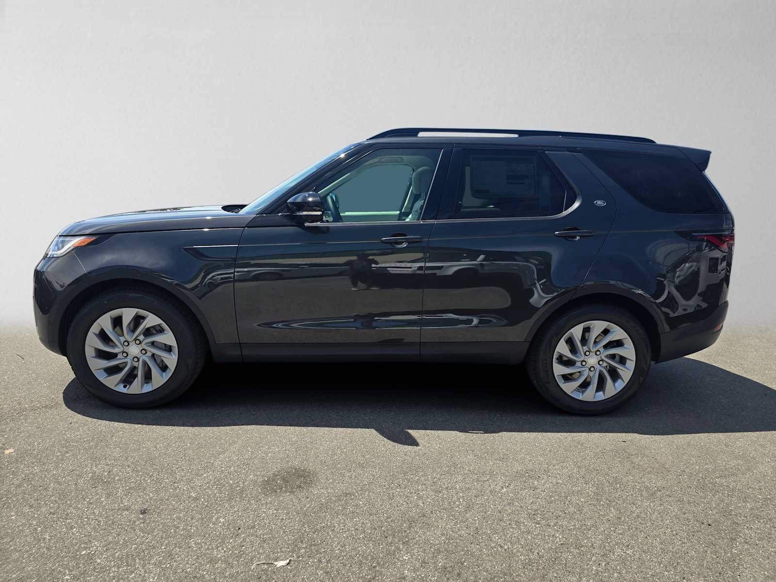 New 2026 Land Rover Discovery S AWD/4WD image 2