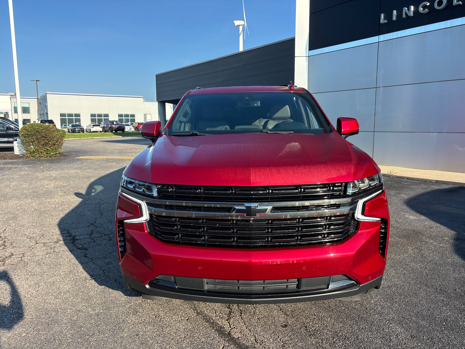 Used 2022 Chevrolet Suburban RST w/ Luxury Package AWD/4WD image 2