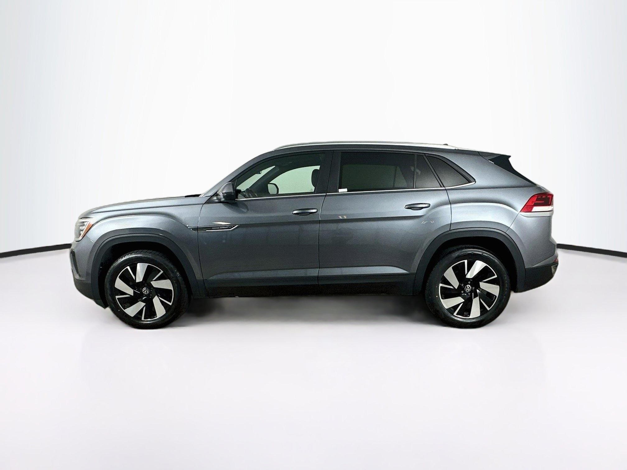 Used 2025 Volkswagen Atlas Cross Sport SE FWD image 4