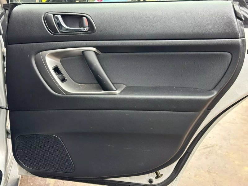 Used 2006 Subaru Outback 2.5i image 32