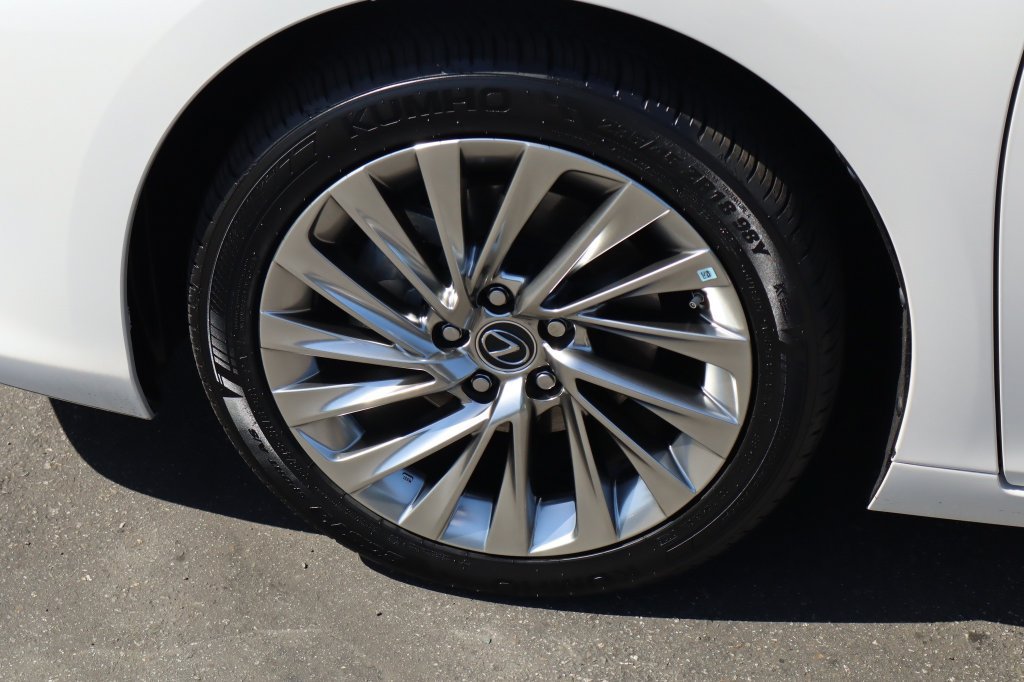 Used 2023 Lexus ES 300h w/ Accessory Package (Z1) FWD image 14