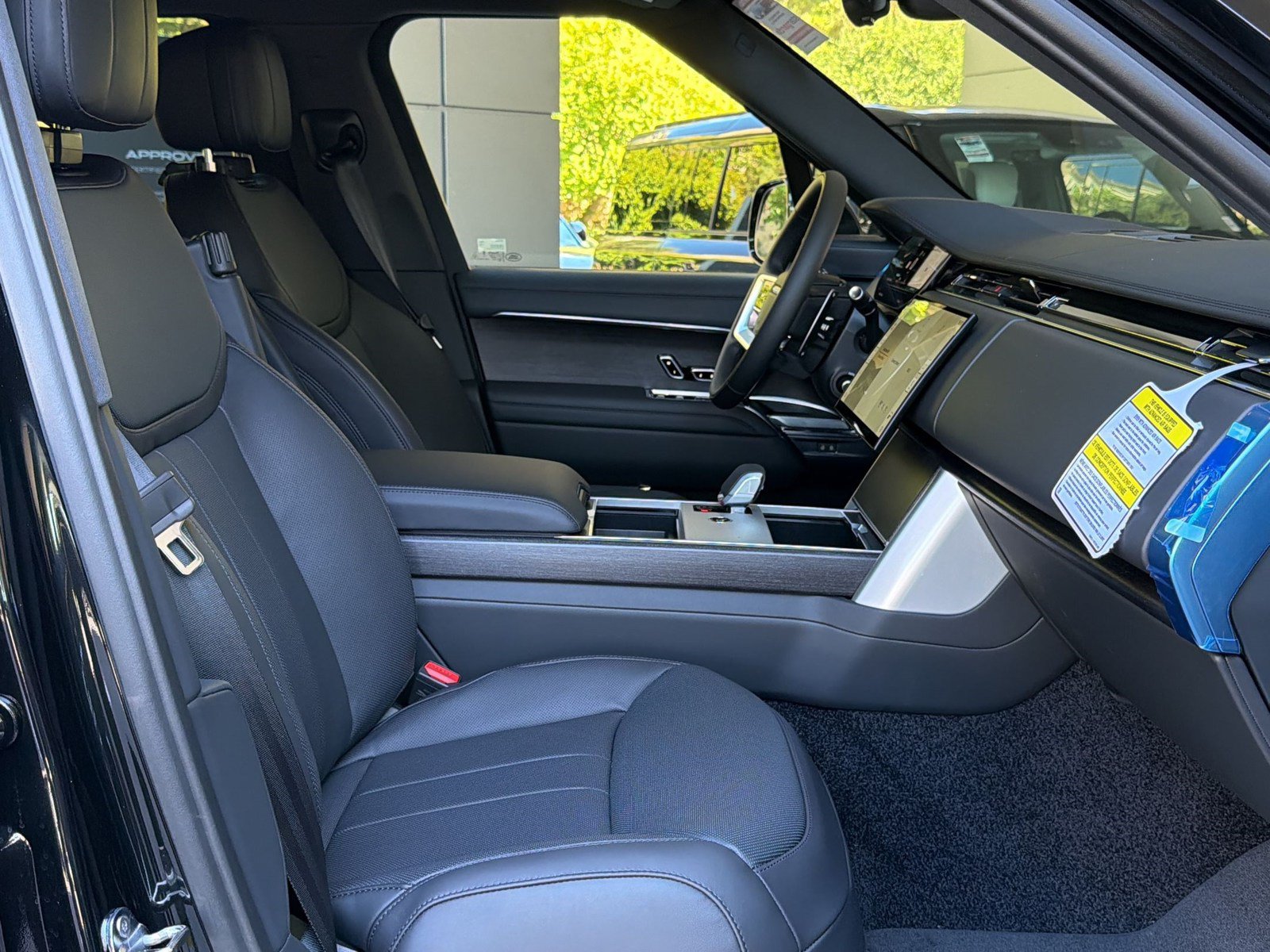 New 2026 Land Rover Range Rover Long Wheelbase SE AWD/4WD image 23