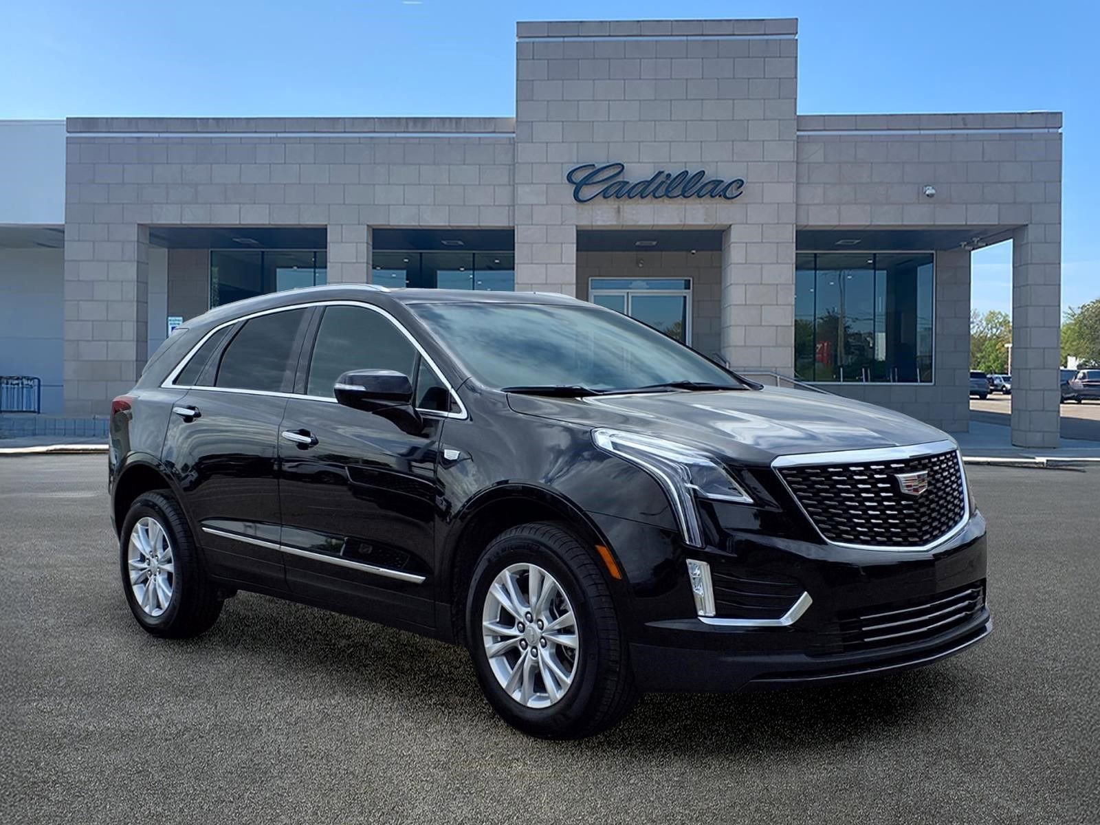 New 2026 Cadillac XT5 Luxury w/ LPO, Floor Liner Package AWD/4WD image 3