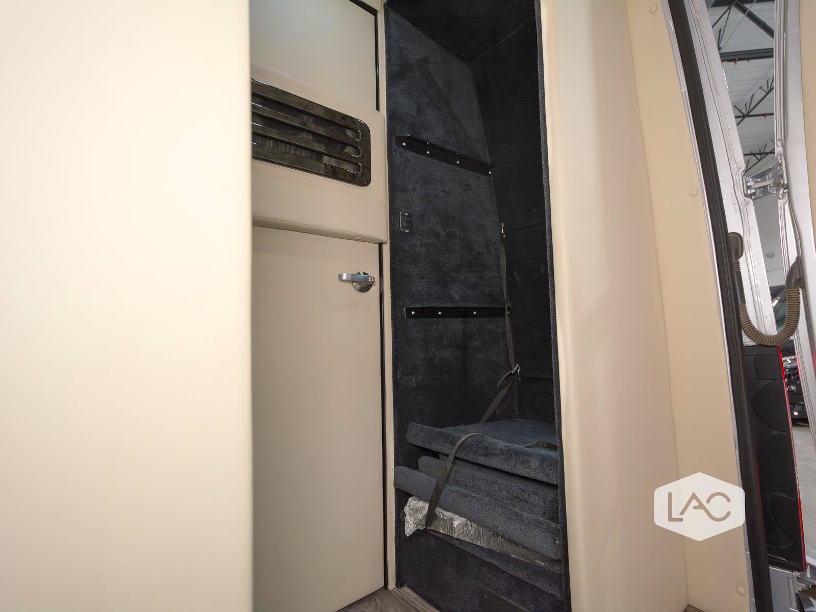 Used 2020 Mercedes-Benz Sprinter 3500 image 17