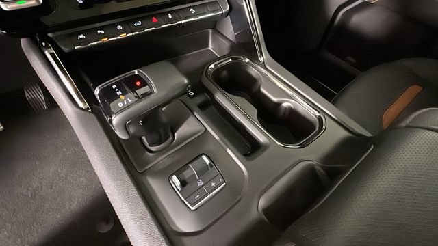 Used 2024 GMC Sierra 1500 AT4 w/ Technology Package AWD/4WD image 21