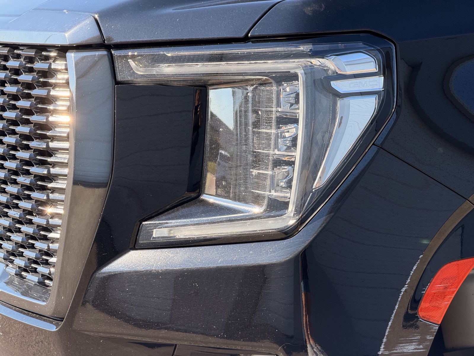 Used 2023 GMC Yukon XL Denali Ultimate AWD/4WD image 8
