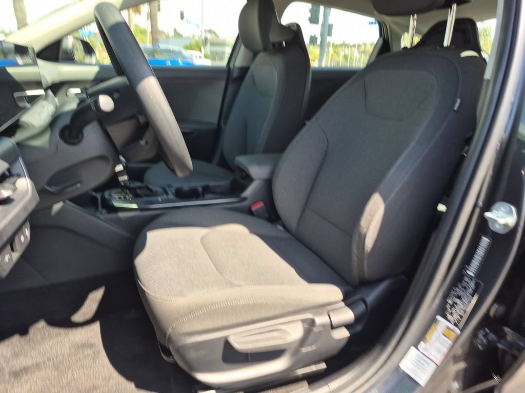 Used 2025 Kia K4 FWD image 25