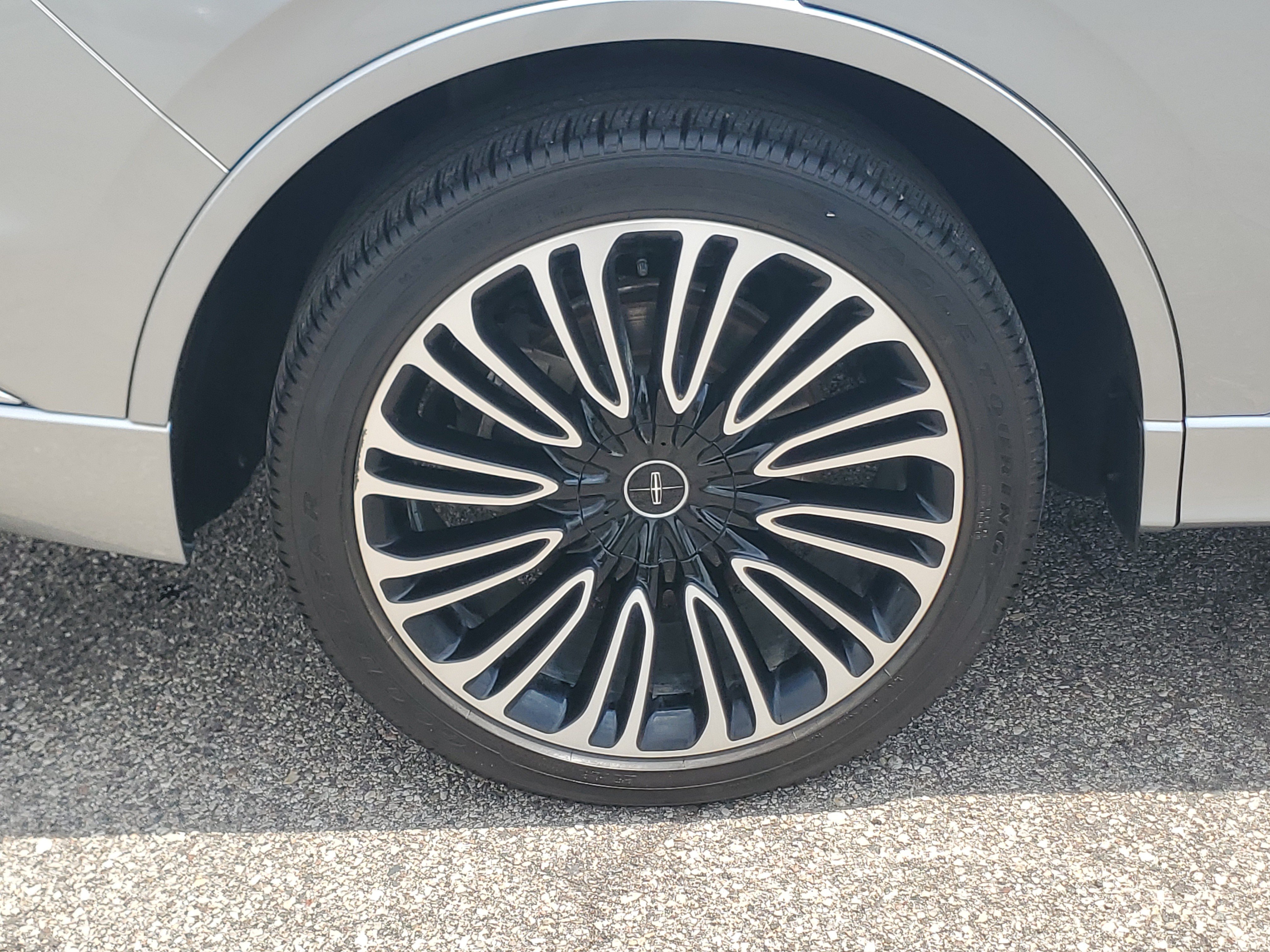 Certified 2024 Lincoln Aviator Black Label w/ Class IV Trailer Tow Package AWD/4WD image 7