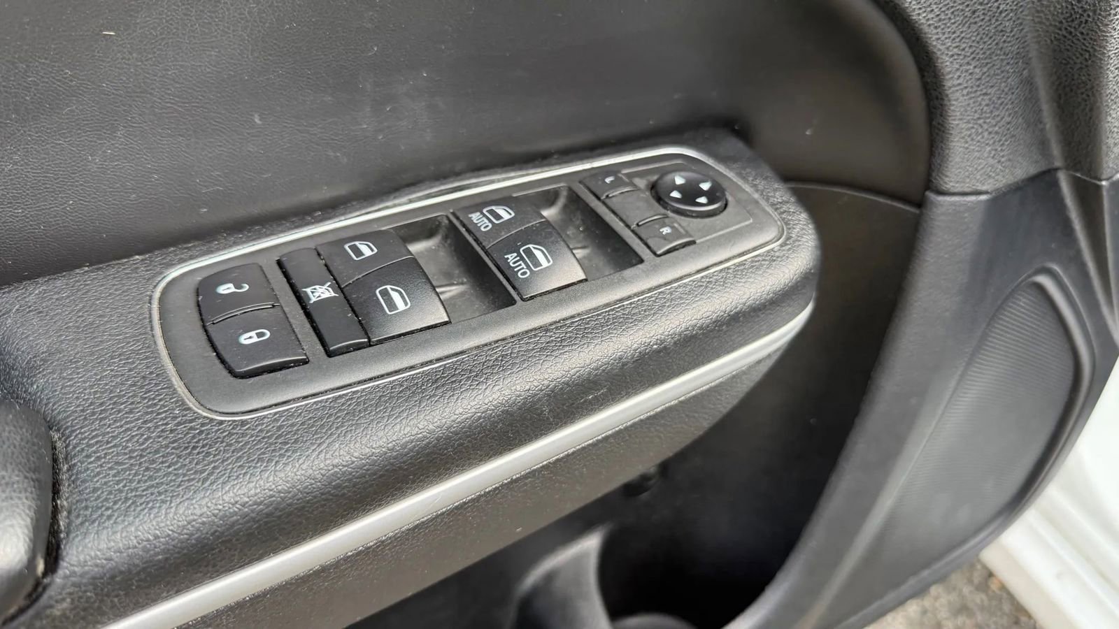 Used 2020 Dodge Charger SXT w/ Leather Interior Group image 21