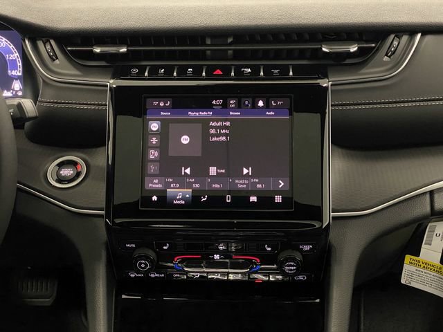 New 2025 Jeep Grand Cherokee Altitude image 9