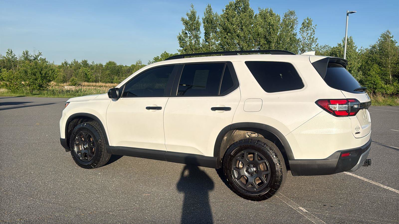 Used 2023 Honda Pilot TrailSport image 12