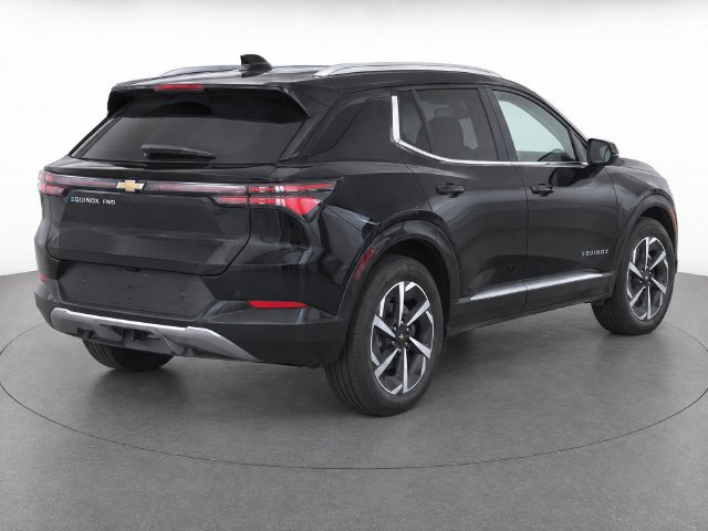 Used 2024 Chevrolet Equinox EV LT w/ LPO, Trailering Package AWD/4WD image 4