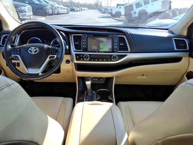 Used 2018 Toyota Highlander XLE image 8