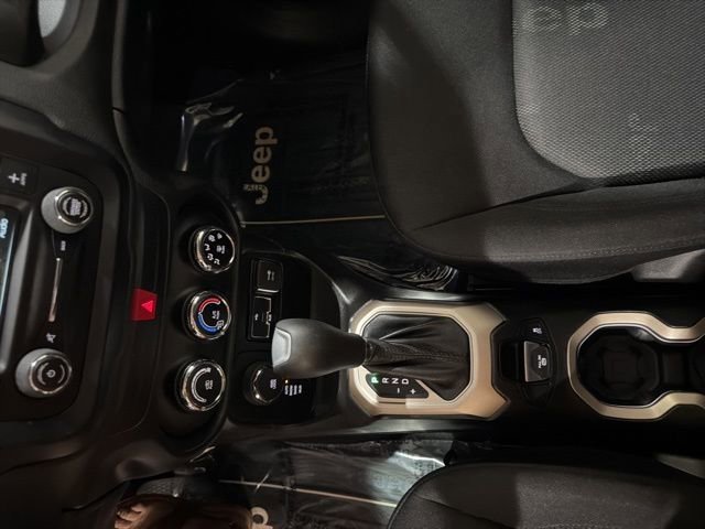 Used 2017 Jeep Renegade Latitude AWD/4WD image 17