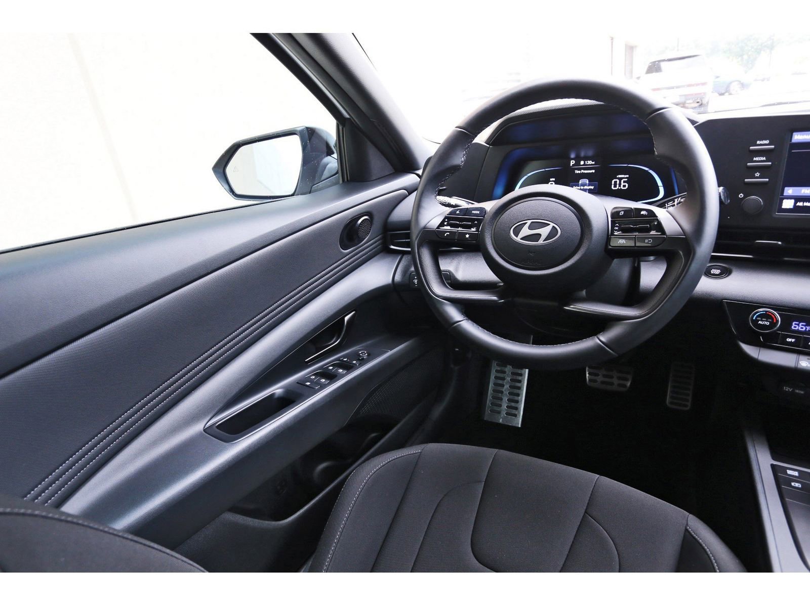 Certified 2025 Hyundai Elantra Sport FWD image 10