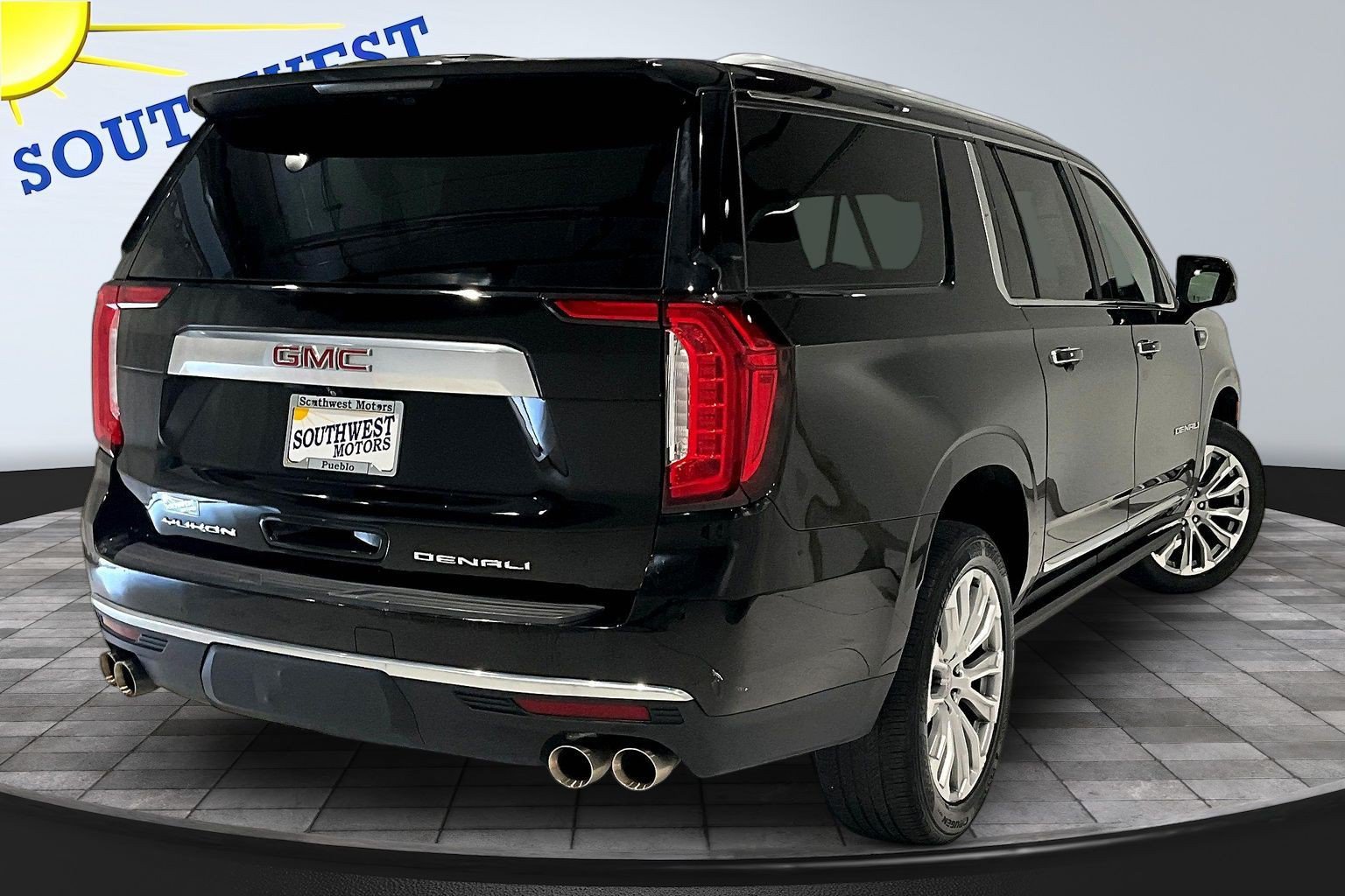 Used 2023 GMC Yukon XL Denali RWD image 7