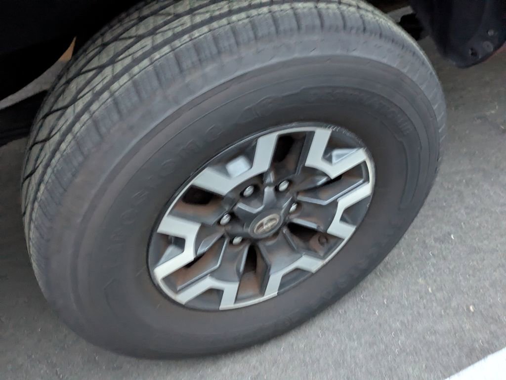 Used 2017 Toyota Tacoma TRD Off-Road w/ Tow Package image 9