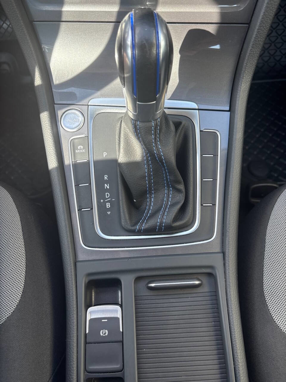 Used 2016 Volkswagen e-Golf SE w/ DC Fast Charging Package image 11