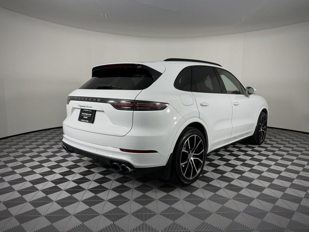 Used 2022 Porsche Cayenne Turbo image 9