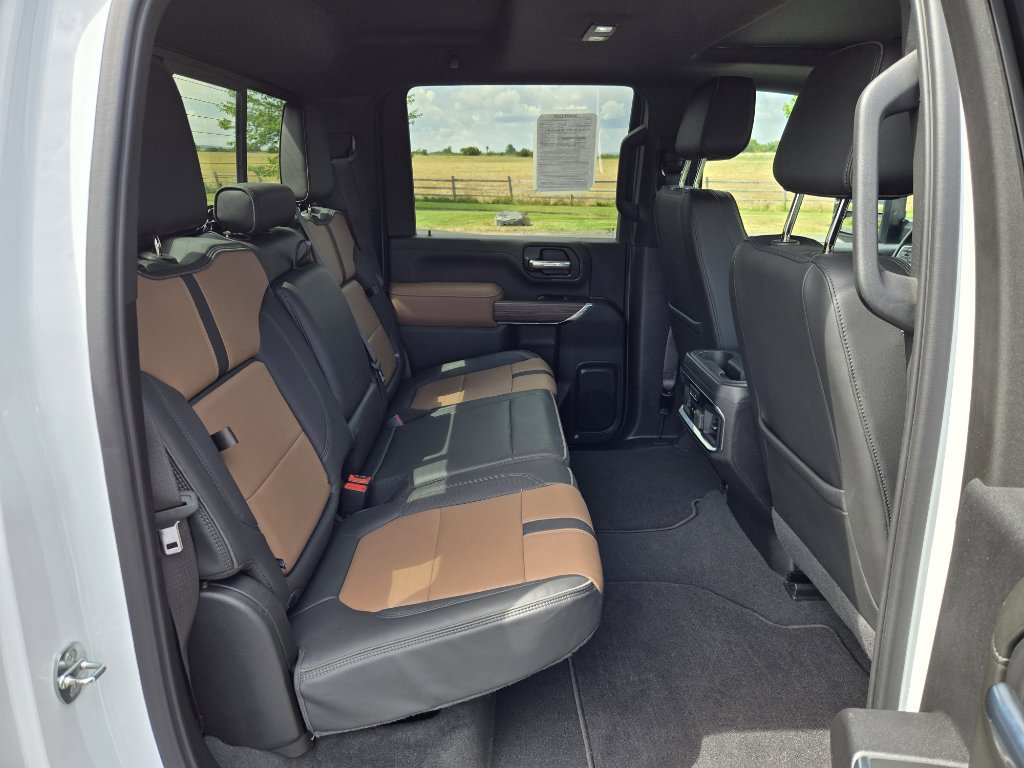 Used 2023 Chevrolet Silverado 3500 High Country w/ Technology Package image 32