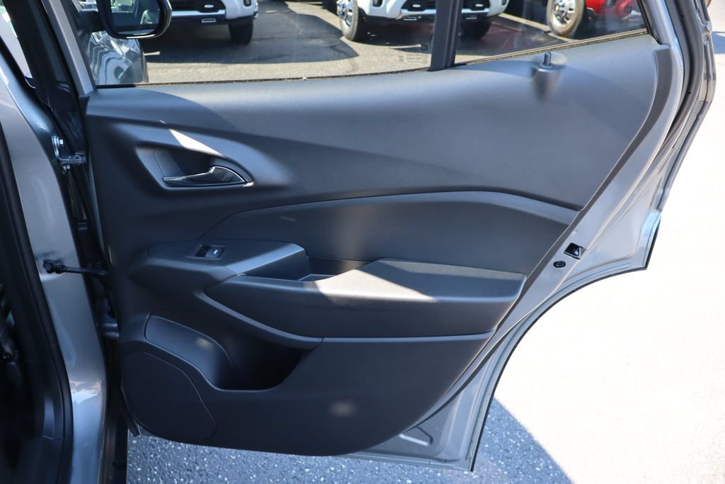 Used 2025 Chevrolet Trax ACTIV w/ Sunroof Package FWD image 29