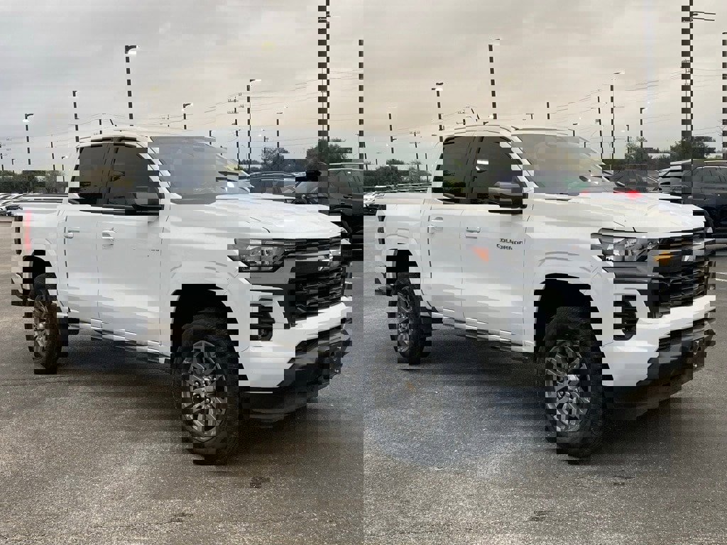 Used 2024 Chevrolet Colorado LT w/ LT Convenience Package image 3